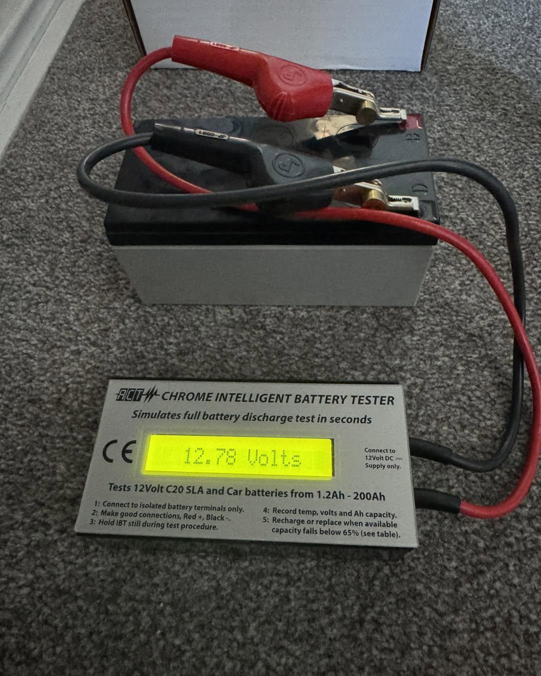 Battery test at an alarm control panel